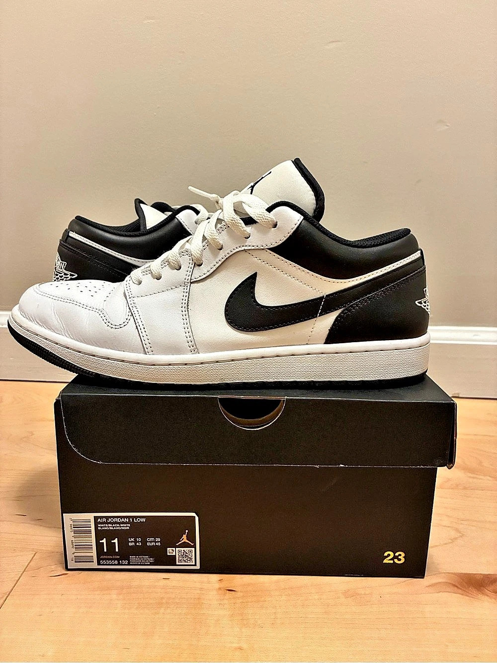Nike Air Jordan 1 Low Sneakers White & Black US 11 Like New